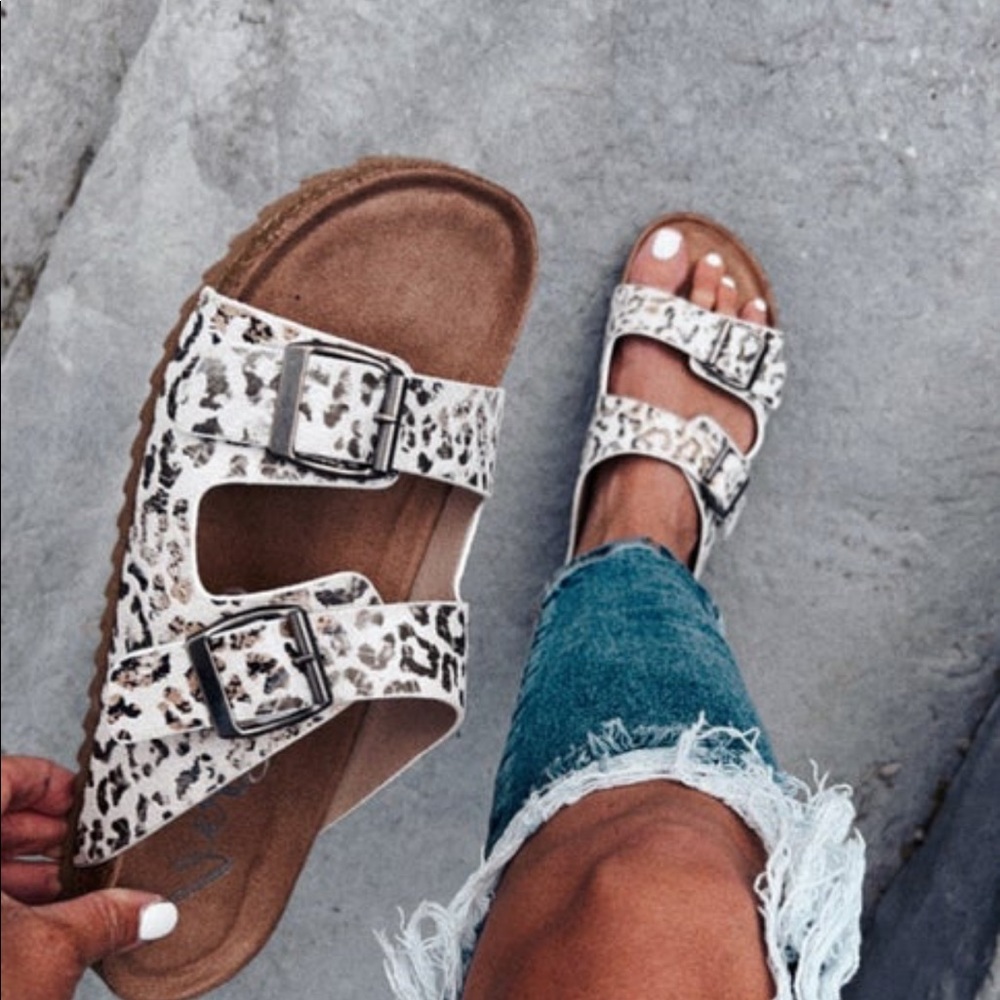Very G Aries sandals size 6 never worn